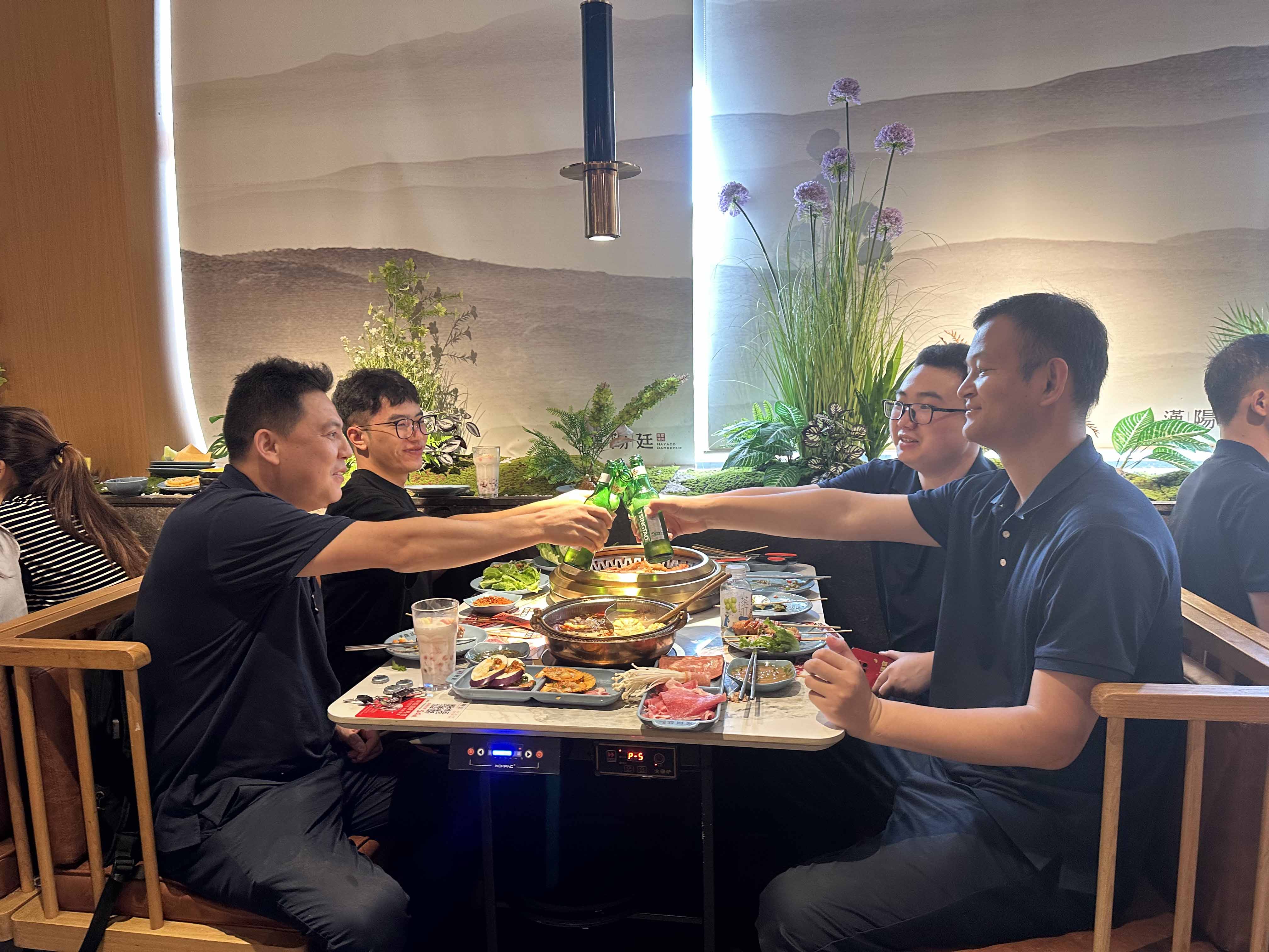米兰体育公司员工齐聚光明区蠄蜍石，开启活力爬山之旅暨团建活动(图5)